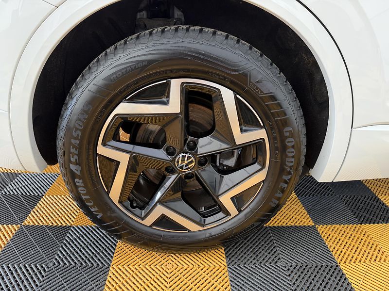Volkswagen Touareg 3.0Tdi*1-MAJ*DPH*R-LINE*HUD* - fotka 22 z 49