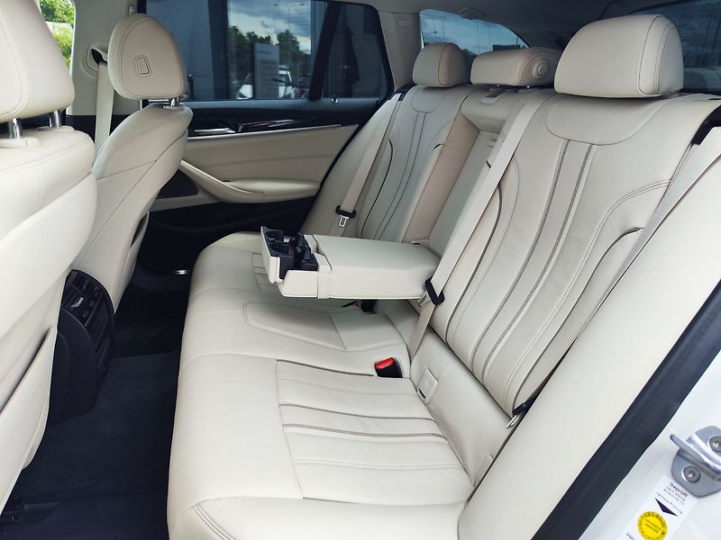 BMW Řada 5 520d/140kW Sportline - fotka 11 z 34