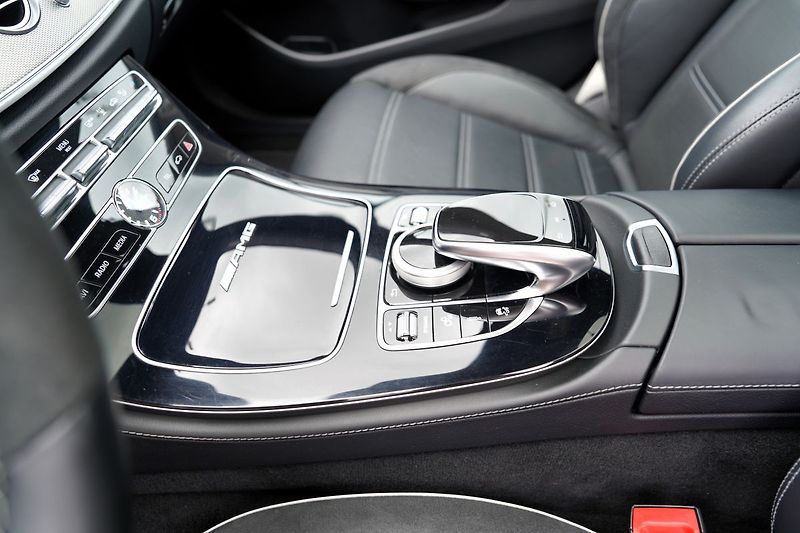 Mercedes-Benz Třídy E E63 S AMG 4Matic+// 615 PS - fotka 48 z 48