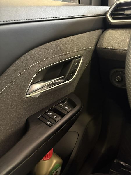 MG ZS (2025) 1.5 essential (excite) - fotka 12 z 15