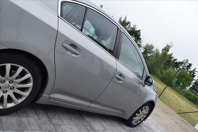 Toyota Avensis 2,2 D-CAT 130KW NOVÉ V CZ - fotka 10 z 43