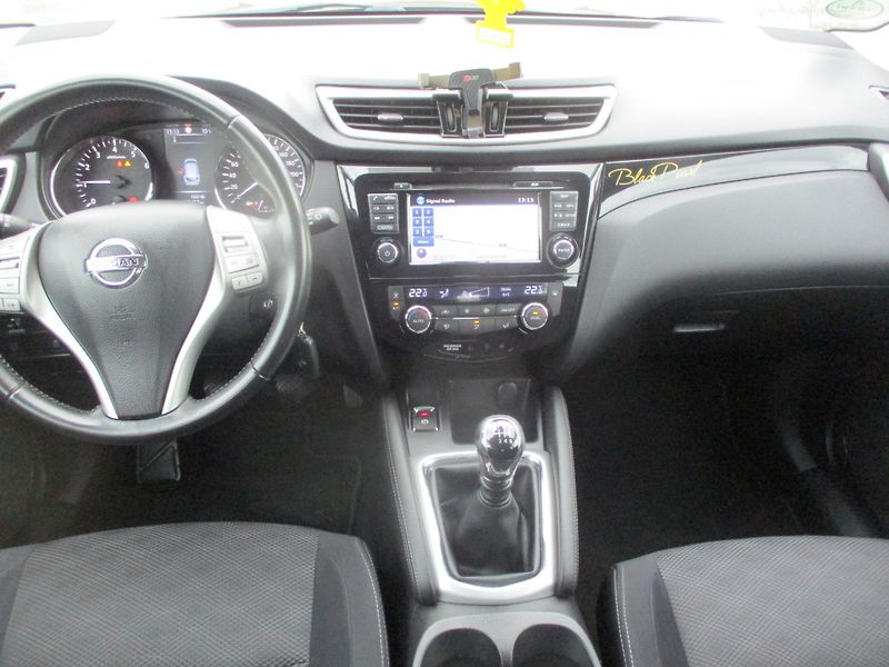 Nissan Qashqai 1.6DIG-T 120kW NAVI VÝHŘEV - fotka 15 z 43