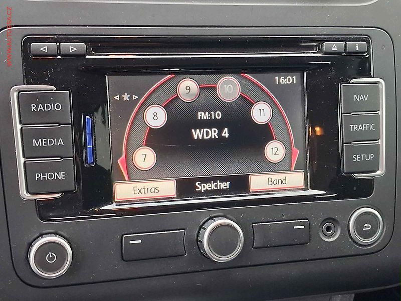 Volkswagen Touran (2011) 2.0 TDi, DSG, webasto - fotka 17 z 19