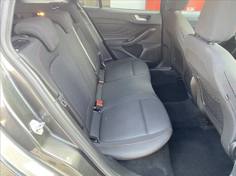 Ford Focus 1,5 TDCi  ST-line / záruka - fotka 15 z 42