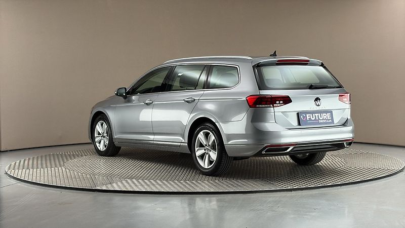 Volkswagen Passat 2.0 TDI DSG Elegance Variant - fotka 2 z 27