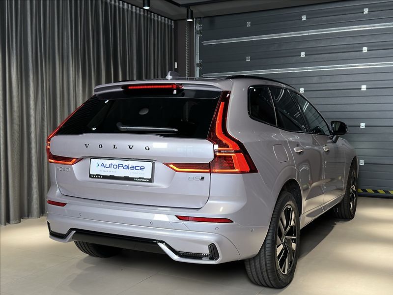 Volvo XC60 (2026) 2,0 B5  Plus Dark - fotka 4 z 30