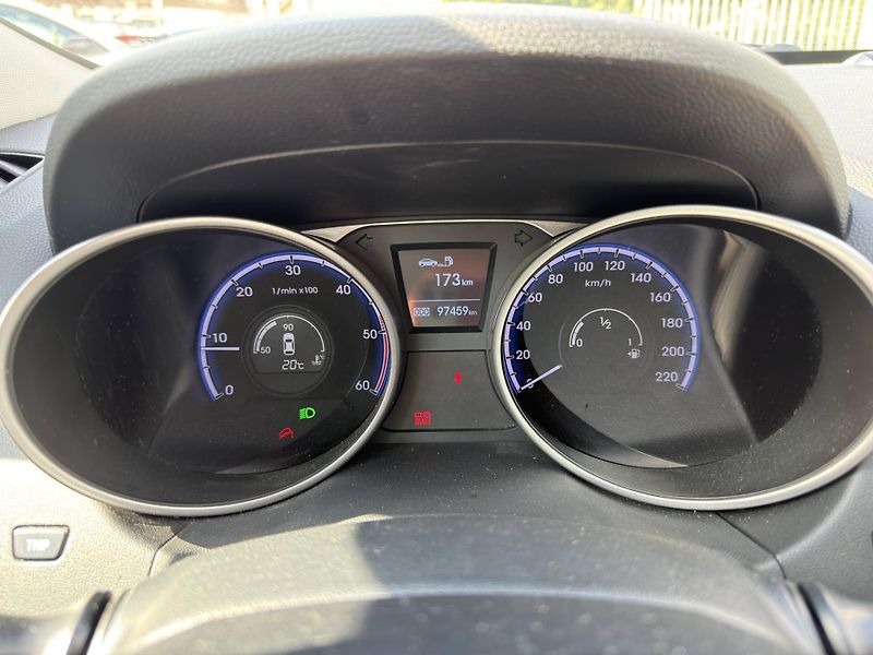 Hyundai ix35 1.7CRDI-85KW,4x KOLA NA ZIMU - fotka 14 z 21