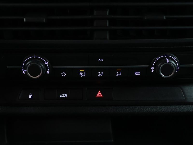 Opel Vivaro 1,5 CDTi 88kW Klimatizace - fotka 16 z 24