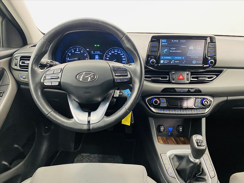 Hyundai i30 1,5 T-GDi 117kW Smart - fotka 10 z 25