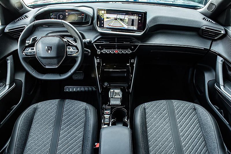 Peugeot 2008 (2026) 1,2 ALLURE Hybrid 110 e-DCS6 - fotka 16 z 16