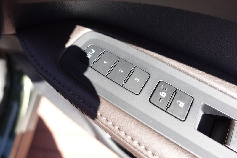 Lexus RX 450h plus RX450h+ Plug-in Luxury Panoram - fotka 17 z 43
