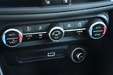 Alfa Romeo Giulia 2,0T 16V 206kW AT8-Q4 VELOCE - náhled 29
