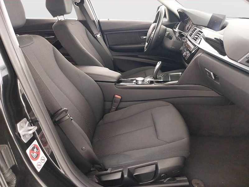 BMW Řada 3 (2016) 330 d xDrive, 4X4, Automat - fotka 9 z 28