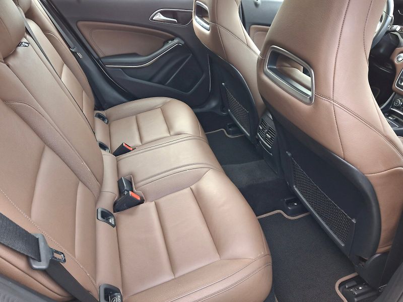 Mercedes-Benz Třídy A (2017) AMG Automat 4 Matic 2,0i 135kW - fotka 15 z 35