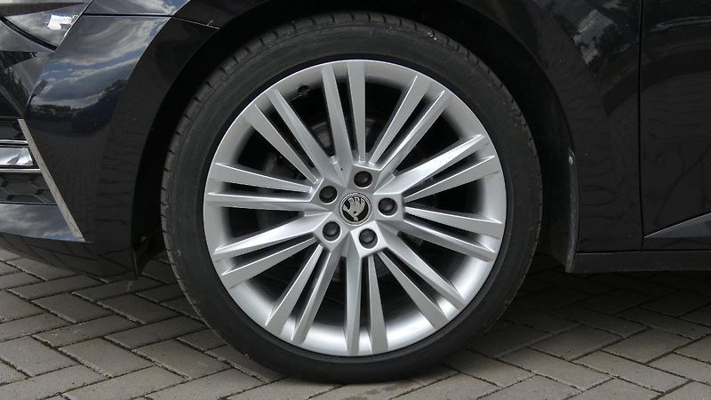 Škoda Superb 1.4 TSI iV Style DSG - fotka 26 z 27