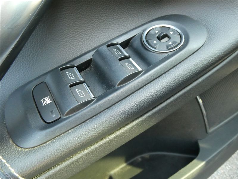 Ford Mondeo 2,2 TDCi NAVI, závěs, TITANIUM - fotka 31 z 39