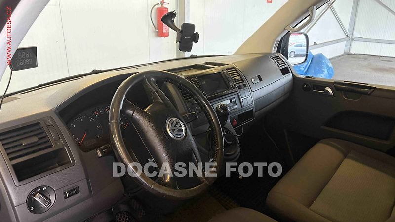 Volkswagen Caravelle (2006) 1.9TDi L2 9míst, Navi, autoAC - fotka 3 z 3
