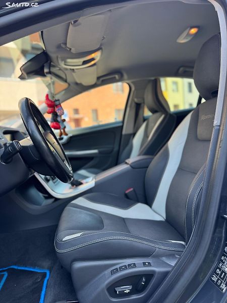 Volvo S60 2.4D5 R-Design servis.historie - fotka 13 z 30