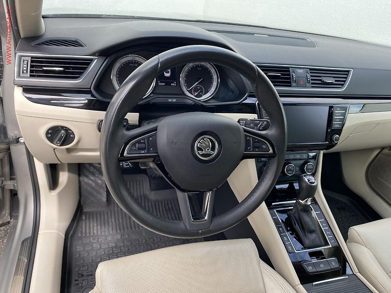 Škoda Superb (2016) 2.0TDi, ČR, L&K, DSG, bixen - fotka 14 z 23