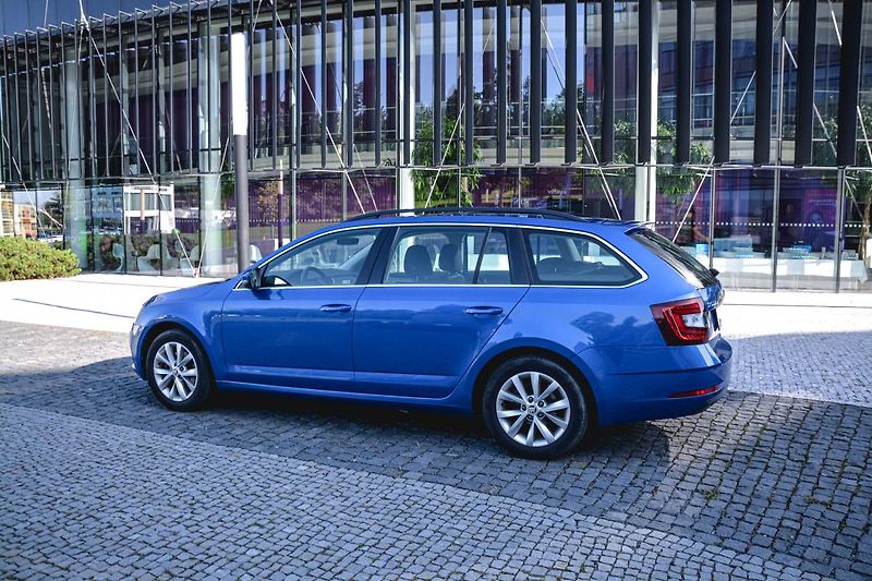 Škoda Octavia Combi 1.5 Tsi G-Tec Style 7st  - fotka 12 z 25