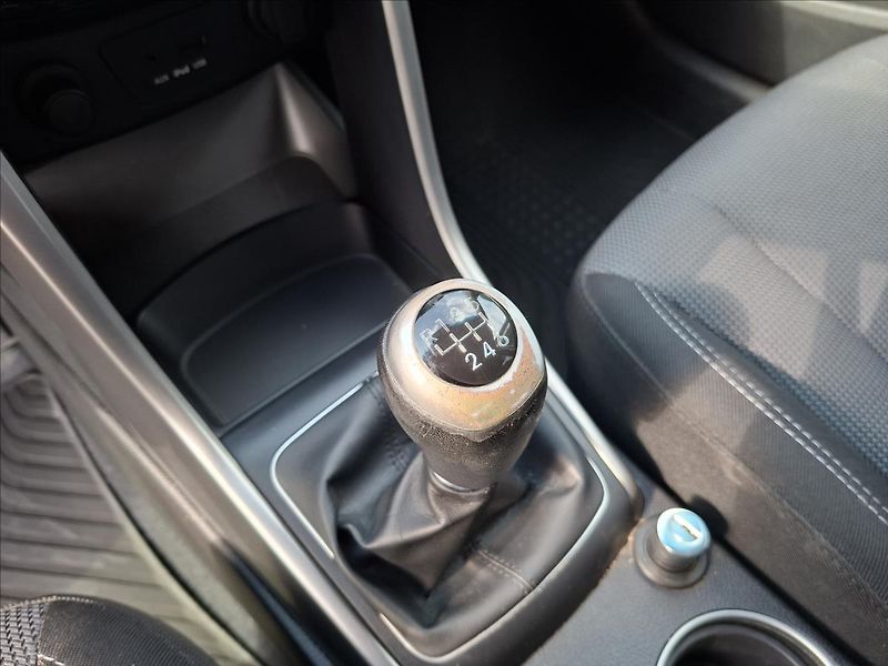 Hyundai i30 1,6 Trikolor 88KW - fotka 14 z 18