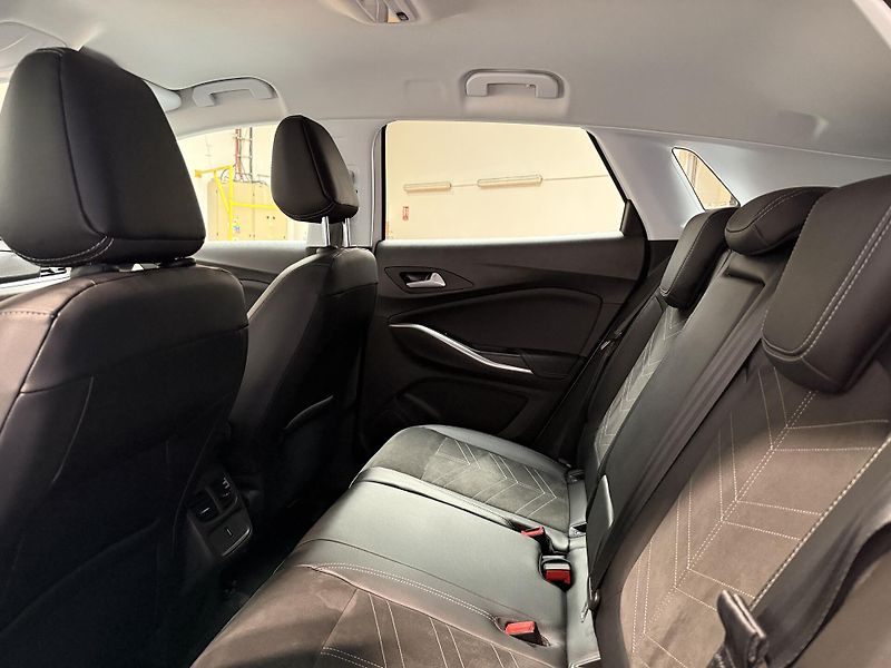 Opel Grandland 1.5 CDTI 96kW GS Line Auto - fotka 11 z 13