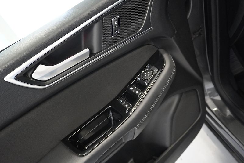 Ford S-MAX  2.0 140 kW TITANIUM 7 míst - fotka 11 z 32