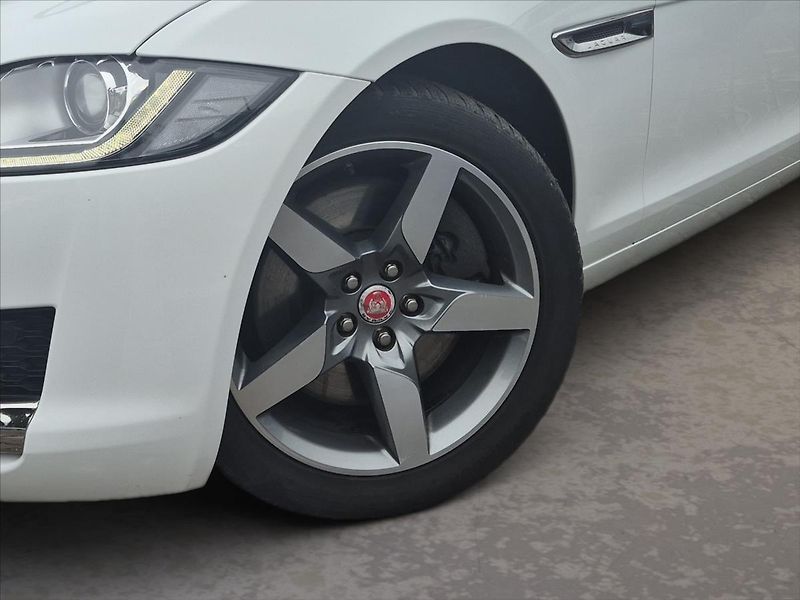 Jaguar XF 3,0 30d R-SPORT - fotka 6 z 20