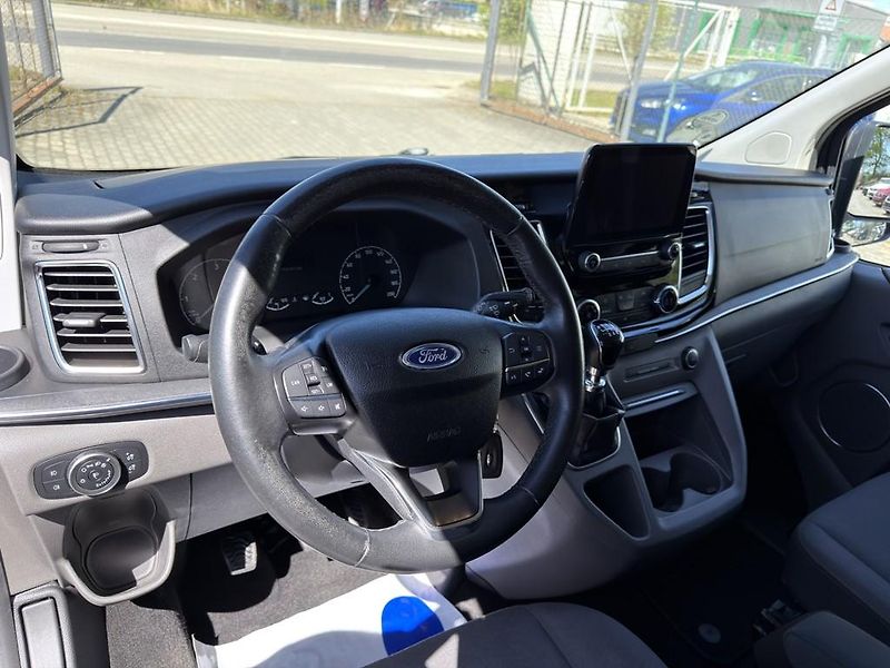 Ford Tourneo Custom 2.0 TDCi 96 kW 8 míst - fotka 17 z 23