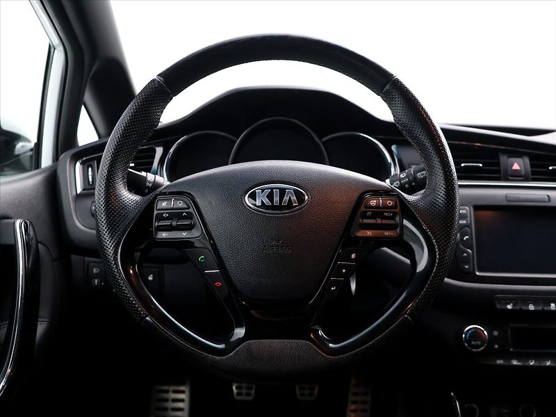 Kia Ceed 1,6 CRDi 100kW GT-Line CZ Navi - fotka 18 z 38