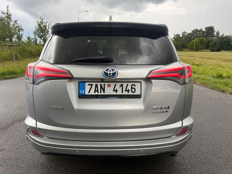 Toyota RAV4 Hybrid EXECUTIVE - fotka 4 z 16