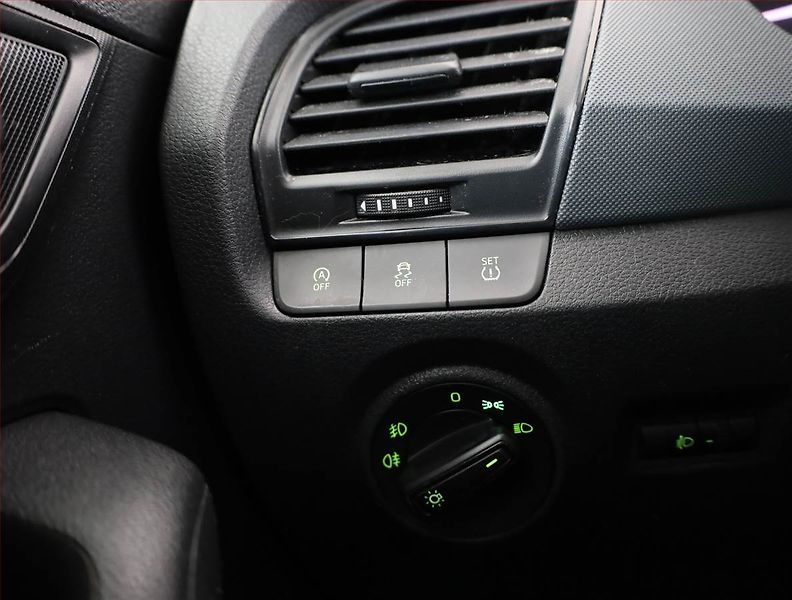 Škoda Fabia (2018) 1.0 TSI, Serv.kniha - fotka 13 z 15