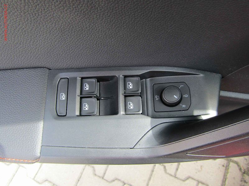 Seat Ibiza (2023) 1.5TSi, 1.maj,ČR, FR, DSG - fotka 11 z 16