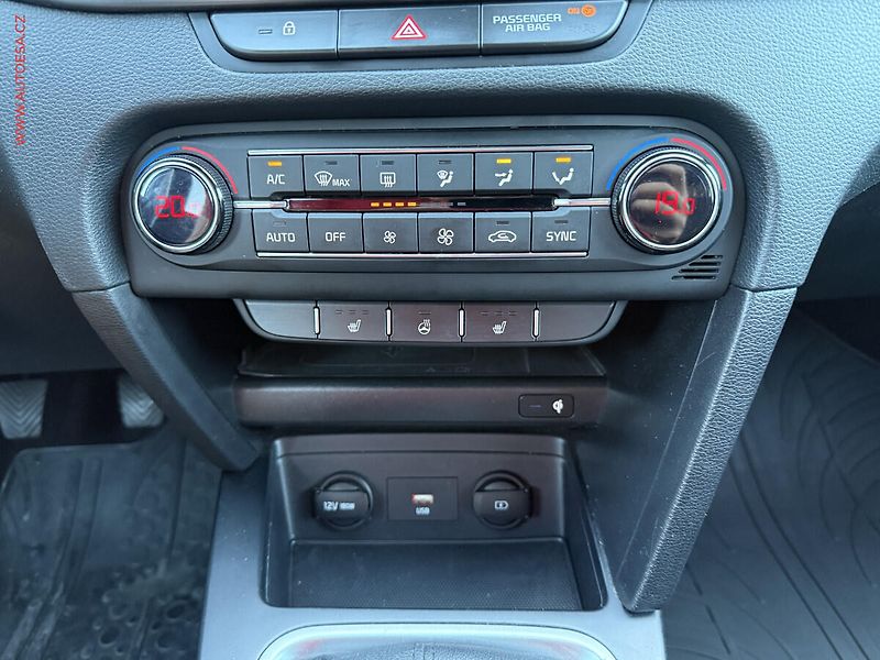 Kia Ceed (2019) 1.6 CRDi, 1.maj,ČR, Exclusive - fotka 17 z 18