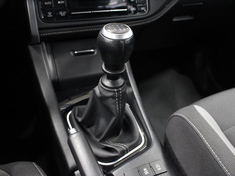Toyota Auris 1,2 Turbo navi aut. Klima - fotka 26 z 31