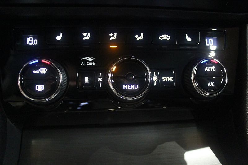 Škoda Superb (2023) 10kW,Tažné,Nez. topení,Matrix - fotka 23 z 30