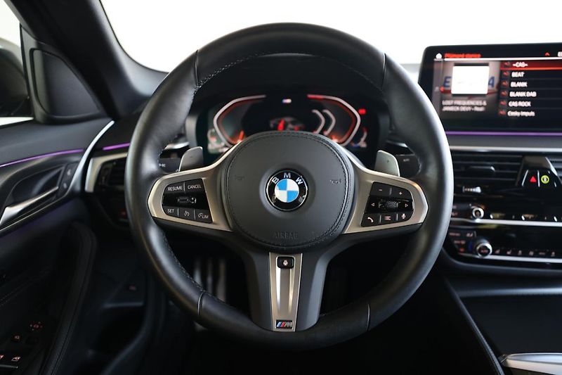 BMW Řada 5 530d xDrive Sedan - fotka 17 z 22