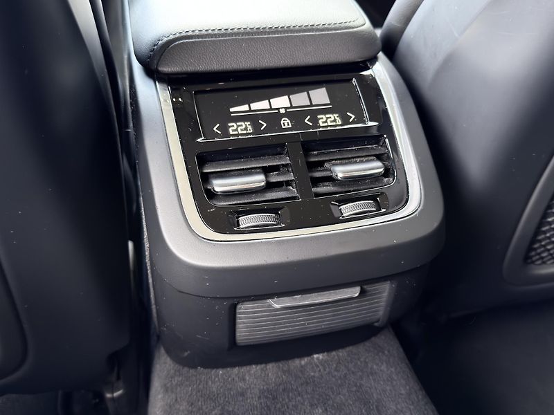 Volvo V60 CrossCountry D4 AWD // 4x4 - fotka 13 z 43