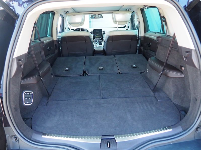 Renault Espace (2016) 1.6 dCi Init.Paris,7MÍST,Tažné - fotka 17 z 47