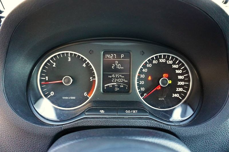 Volkswagen Polo (2012) STYLE 1,6 TDI 66 kW - fotka 24 z 32