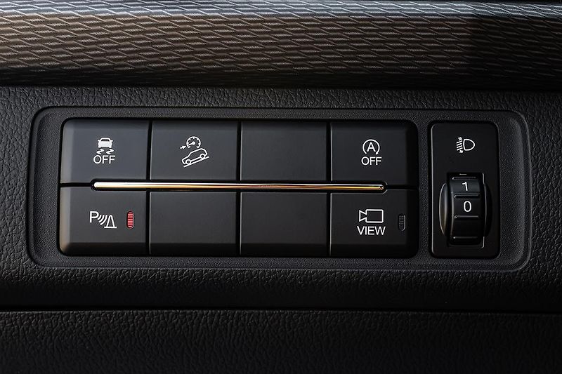 SsangYong Musso (2026) 2,2 e-XDI 4WD AT PREMIUM+  Gra - fotka 9 z 20