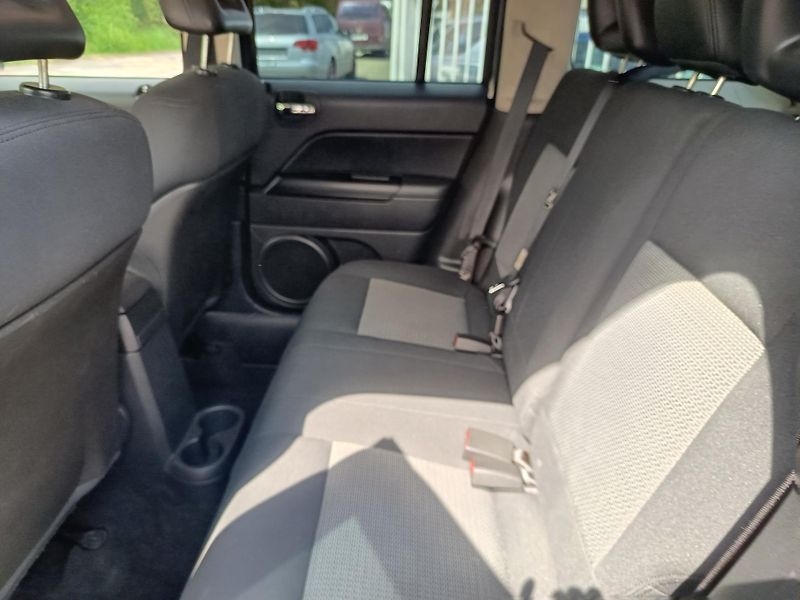 Jeep Patriot (2010) 2.0 TD 103kw - fotka 23 z 35
