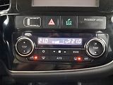 Mitsubishi Outlander (2015) 2.2 DI-D, 4X4, Automat - náhled 13