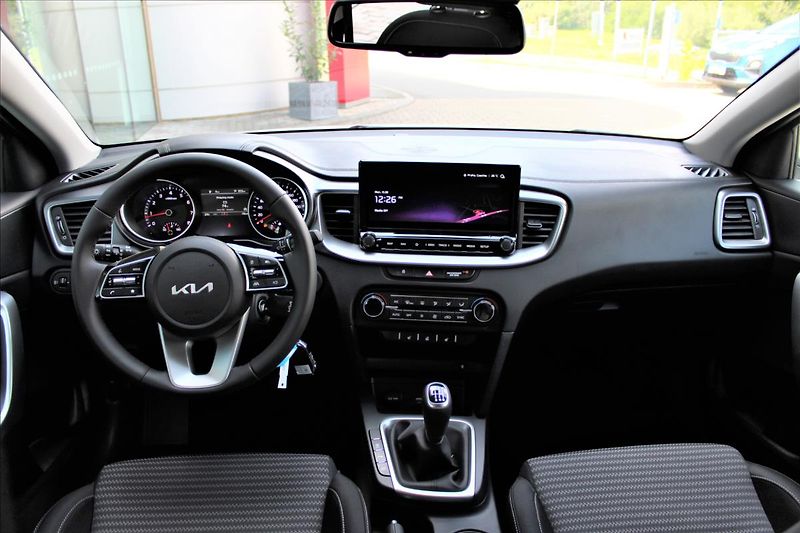 Kia Ceed 1,5 TGDi TOP ZÁRUKA NOVÝ VŮZ - fotka 8 z 12