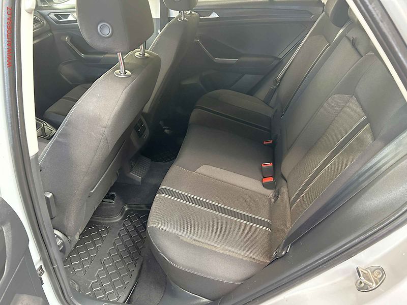 Volkswagen T-Roc (2018) 1.5TSi, autoAC - fotka 10 z 15