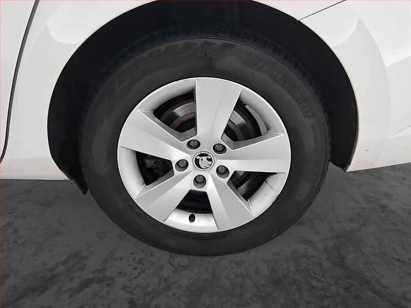 Škoda Superb (2015) 1.6 TDI, Tempomat - fotka 14 z 15
