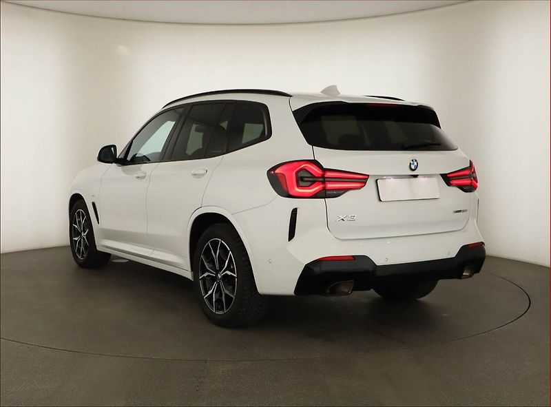 BMW X3 (2022) xDrive20i - fotka 4 z 18