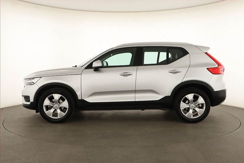 Volvo XC40 (2018) Momentum T3 - fotka 3 z 17