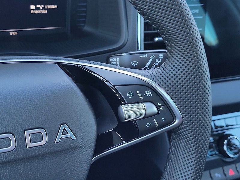 Škoda Karoq Dynamic 1,5TSI 110kW - fotka 15 z 29