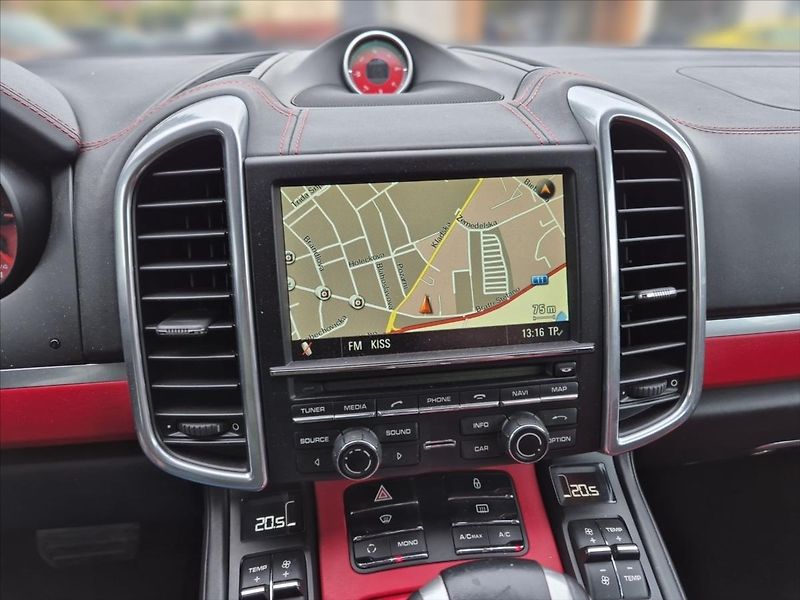 Porsche Cayenne 3,0 TDi Individual - fotka 9 z 18